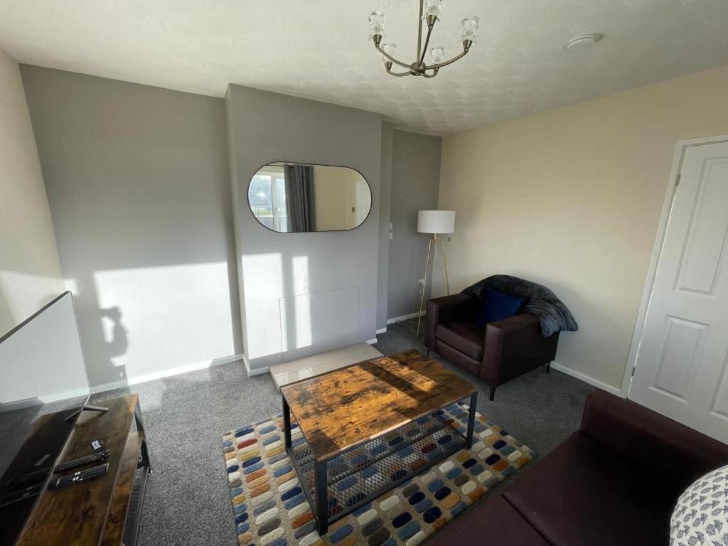 Stunning 3 Bedrooms House With Garden And Free Parking 반즐리 외부 사진