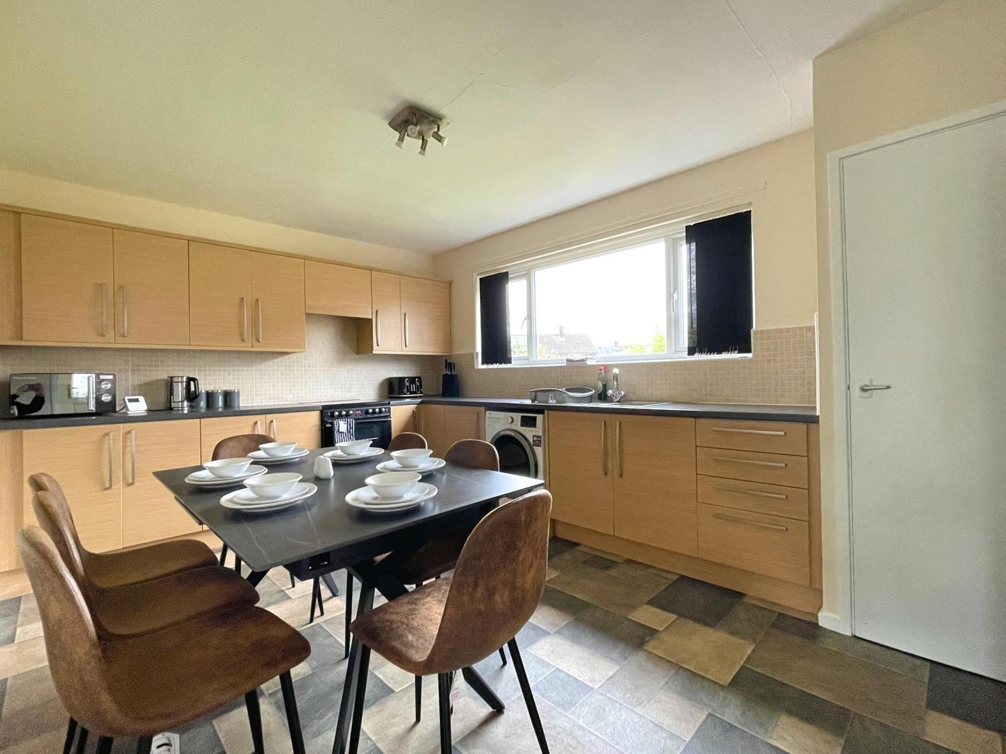 Stunning 3 Bedrooms House With Garden And Free Parking 반즐리 외부 사진