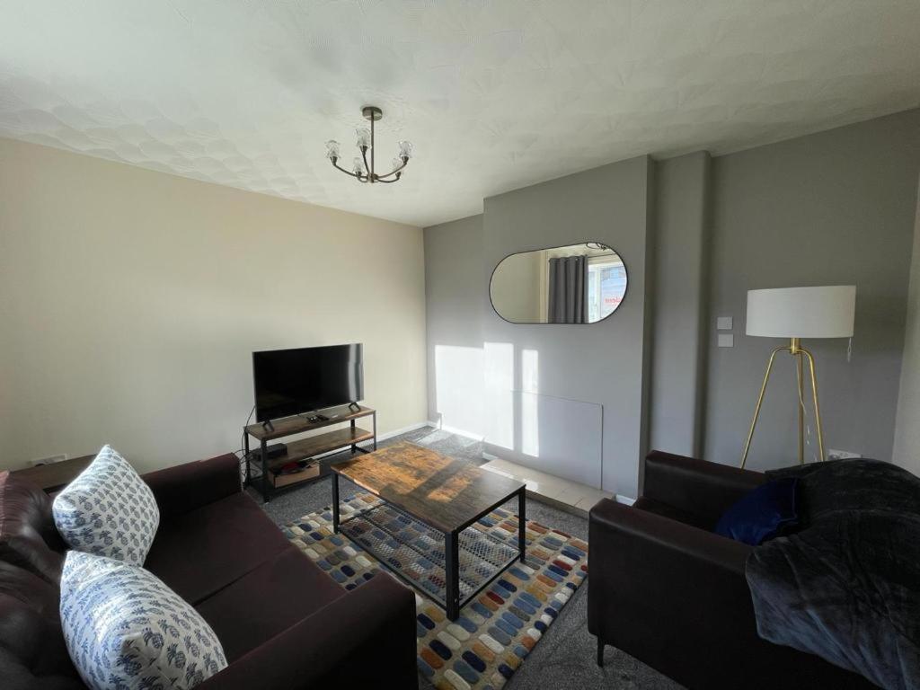 Stunning 3 Bedrooms House With Garden And Free Parking 반즐리 외부 사진